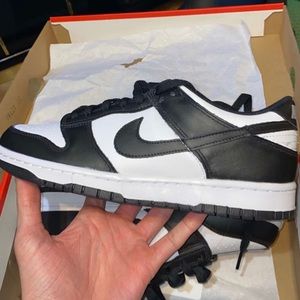 Nike Dunks Low - Black & White